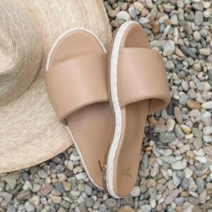 NWB Beek Anthropologie Beach Beige Leather Raffia Jute Puffbird Slides Sandals
